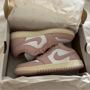 Jordan Air 1 Low - White and Pink